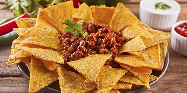 Nachos con chorizo