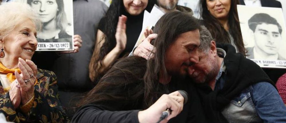 Abuelas de Plaza de Mayo