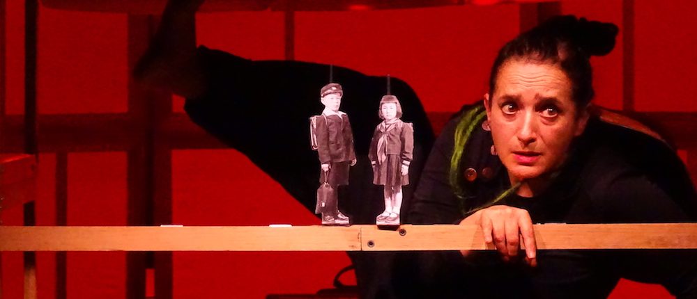 Las niñas y los niños de papel